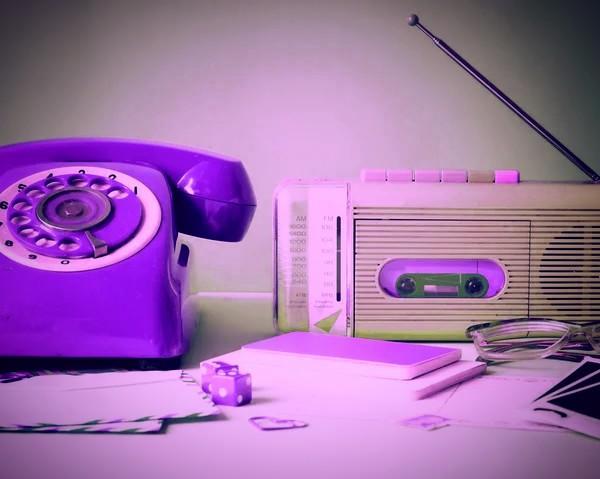 radio vert telephone rouge